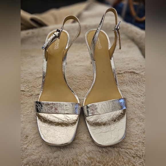 Michael Kors Kasia Crushed Silver Leather Metallic Heels - Picture 5 of 8